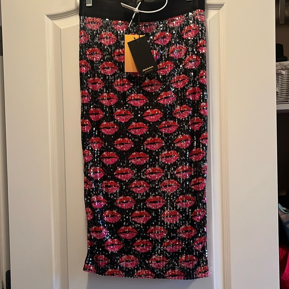 Le Superbe lip sequin skirt size medium